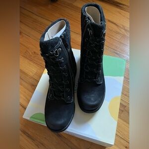 Earth Origins ‘Rowan’ booties, black, size 6.5. New in box.